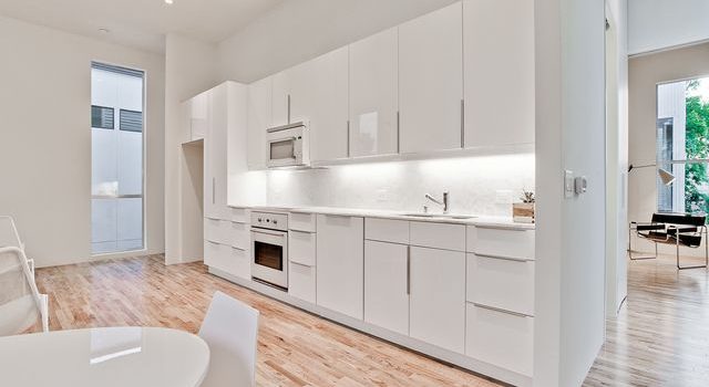 家庭の安心と美味しさを守る浄水器選びとその効果的な活用ポイント